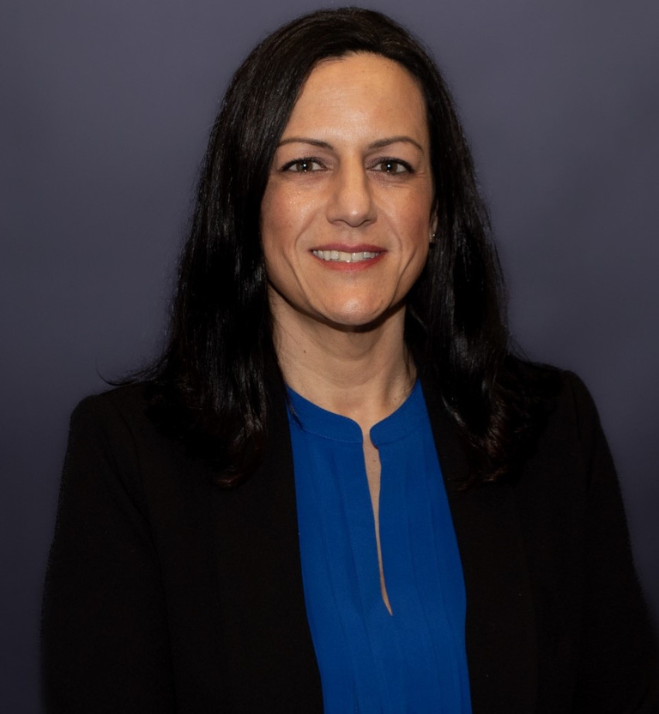 Medcor_Amanda Mattos_Headshot_websized
